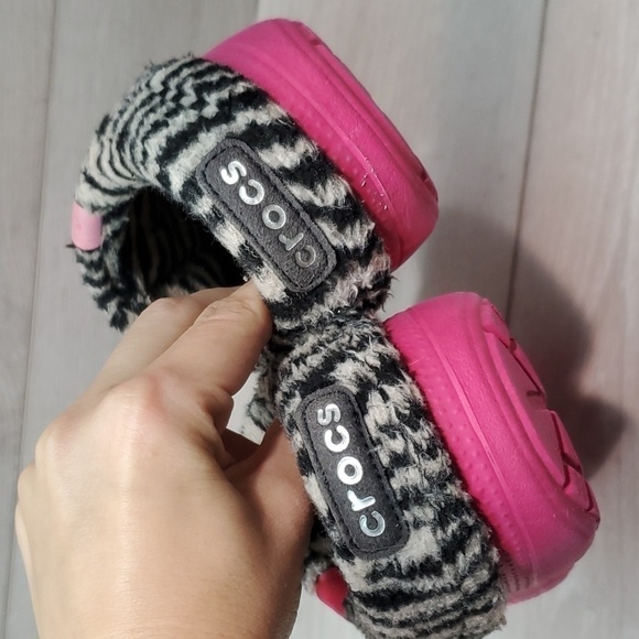 Crocs Juniors Blitzn Girls Barbie Zebra Clogs Insulated lined Slippers  shoes J2 - Picture 7 of 12